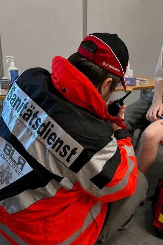 Sanitätsdienst München bei der Erstversorgung vor Ort